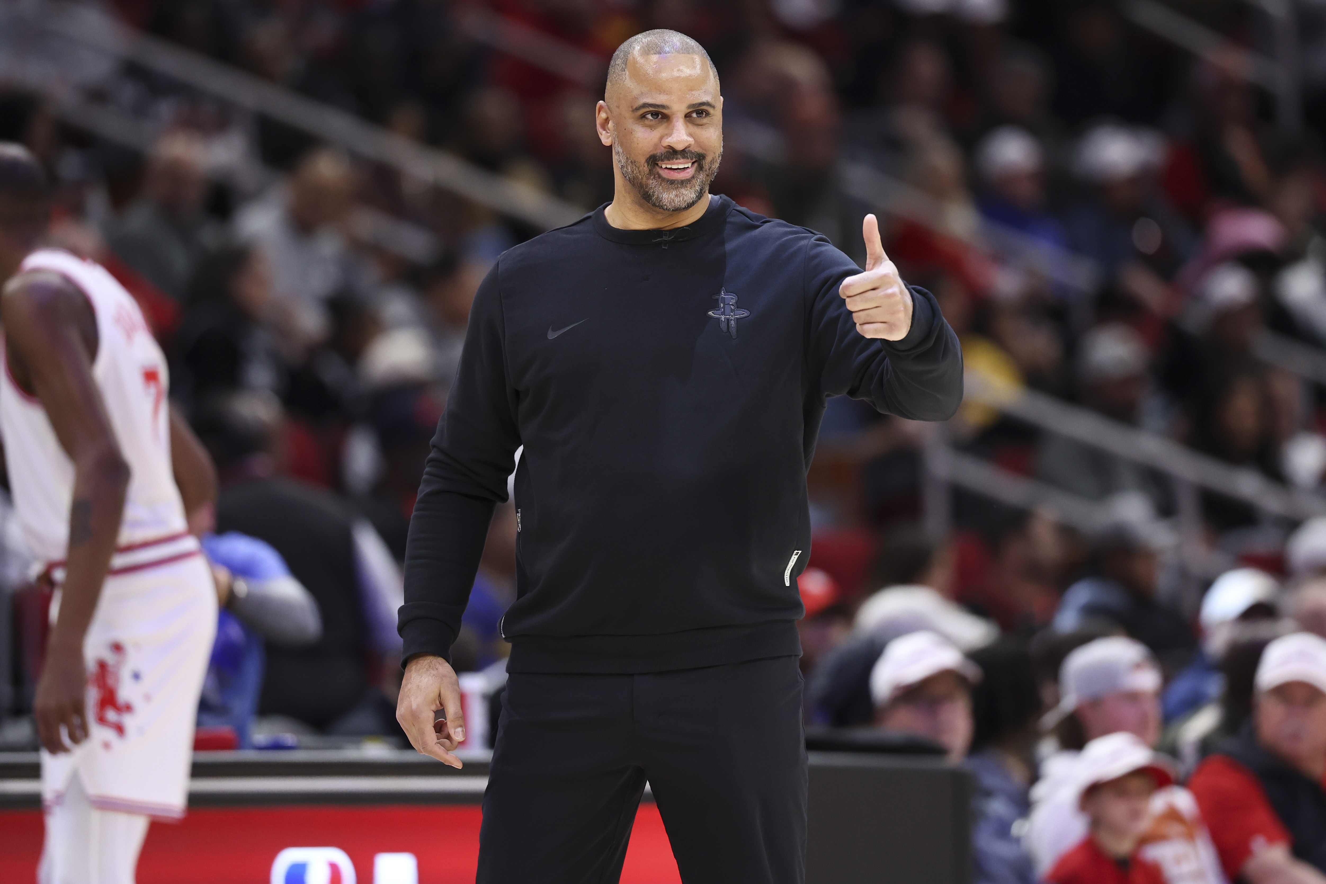 半岛体育注册网址-19个失误人麻了！火箭没控卫&amp;空间拥挤 失误多看似偶然实则必然？