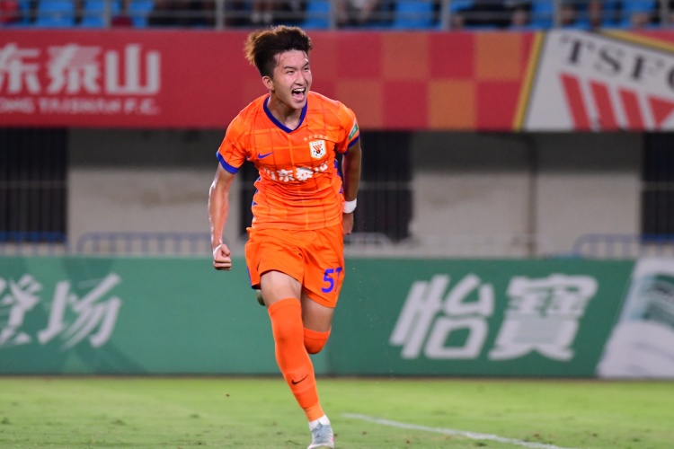 半岛体育官网-球迷会长：山东泰山19岁小将王昊斌租借加盟广州豹